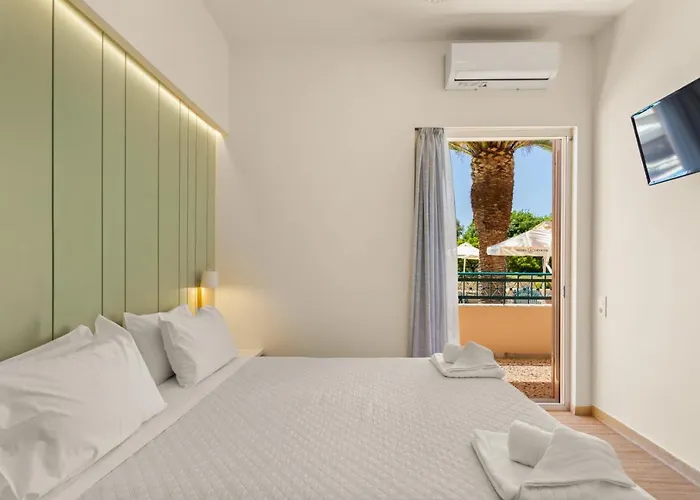 Lefktron فندق Stoúpa